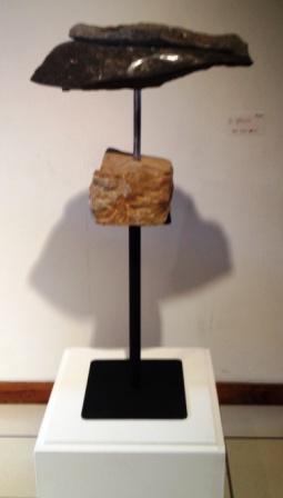 Escultura de fósiles y molejón